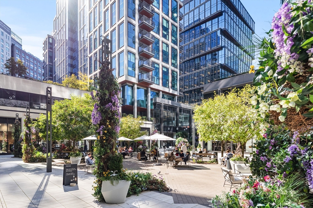 135 Seaport Blvd, Boston, Massachusetts, 2 Bedrooms Bedrooms, 4 Rooms Rooms,2 BathroomsBathrooms,Residential,For Sale,Seaport Blvd,73449787