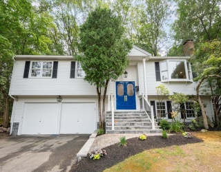 10 Pinewood Circle, Wellesley, Massachusetts, 3 Bedrooms Bedrooms, 9 Rooms Rooms,3 BathroomsBathrooms,Residential Lease,For Rent,Pinewood Circle,73449796