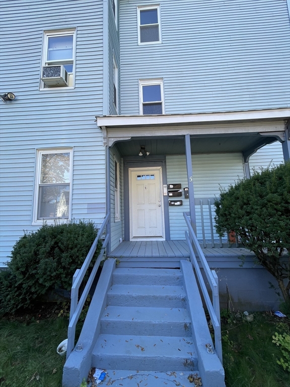 5 Freeland Ter, Worcester, Massachusetts, 3 Bedrooms Bedrooms, 6 Rooms Rooms,1 BathroomBathrooms,Residential Lease,For Rent,Freeland Ter,73449838
