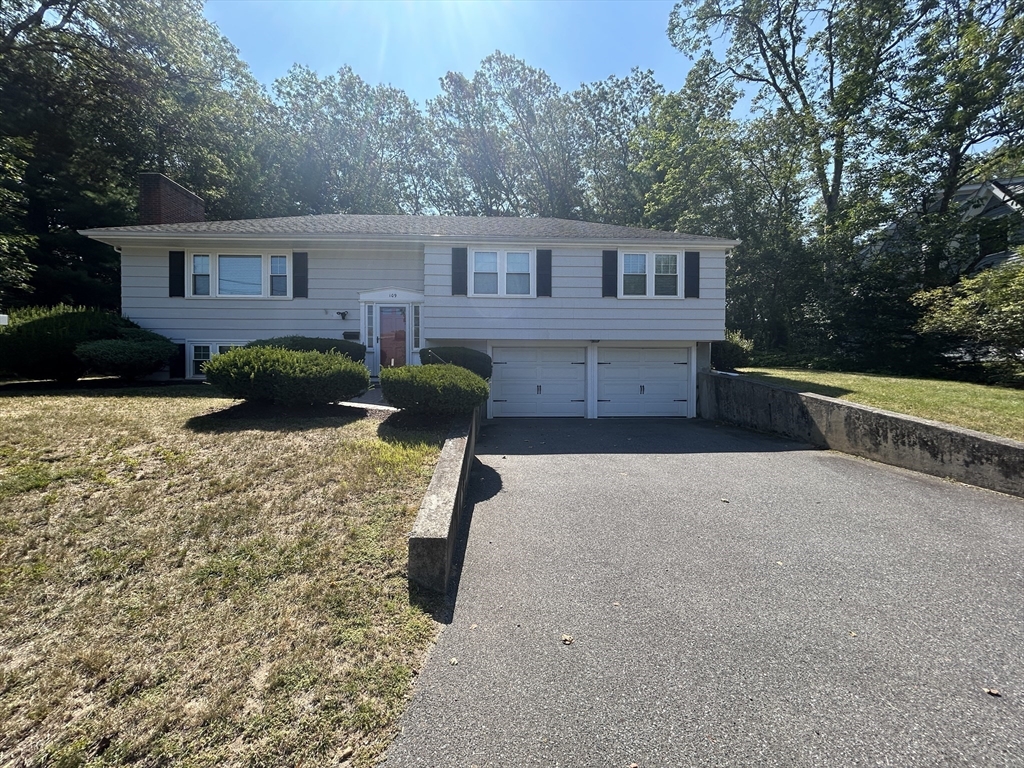 109 Elmwood, Wellesley, Massachusetts, 3 Bedrooms Bedrooms, 7 Rooms Rooms,3 BathroomsBathrooms,Residential Lease,For Rent,Elmwood,73419049