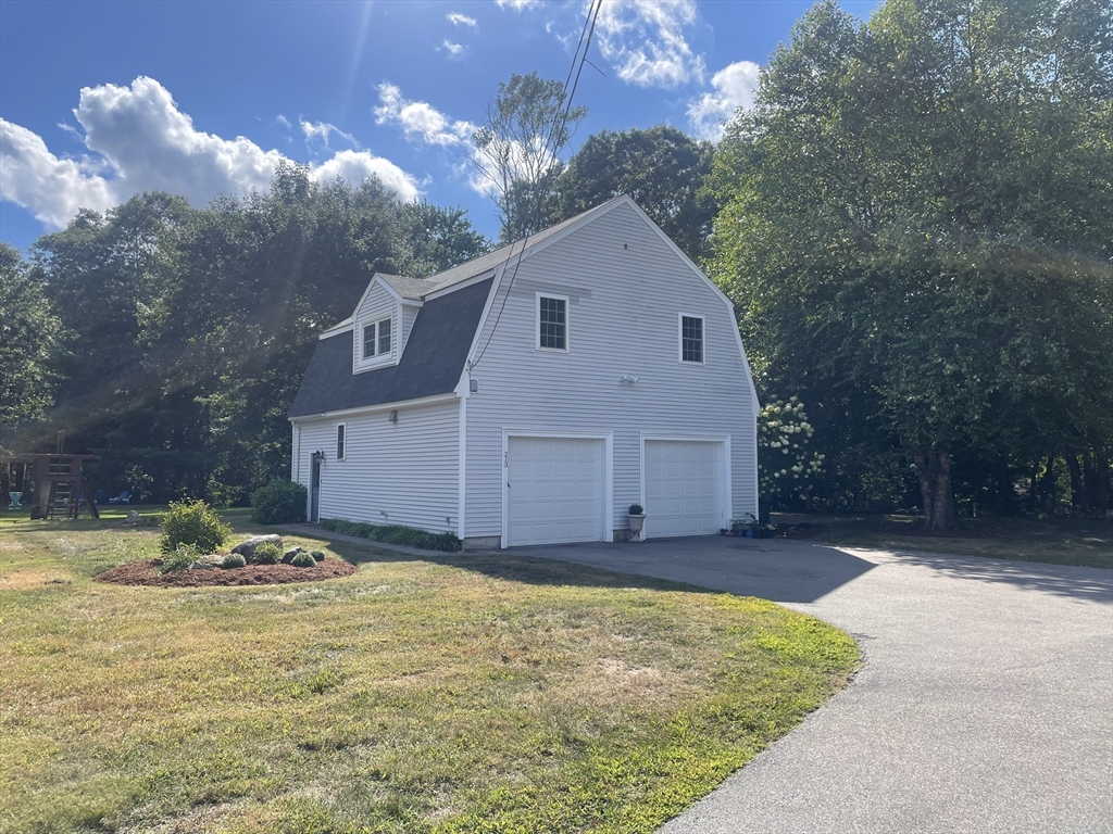 213 Chestnut Street, Franklin, Massachusetts, 1 Bedroom Bedrooms, 4 Rooms Rooms,1 BathroomBathrooms,Residential Lease,For Rent,Chestnut Street,73426638