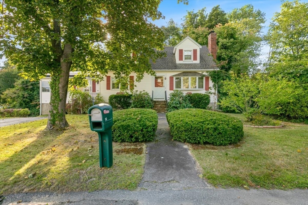 14 Freeport Ave, Methuen, Massachusetts, 4 Bedrooms Bedrooms, 7 Rooms Rooms,2 BathroomsBathrooms,Residential,For Sale,Freeport Ave,73434920