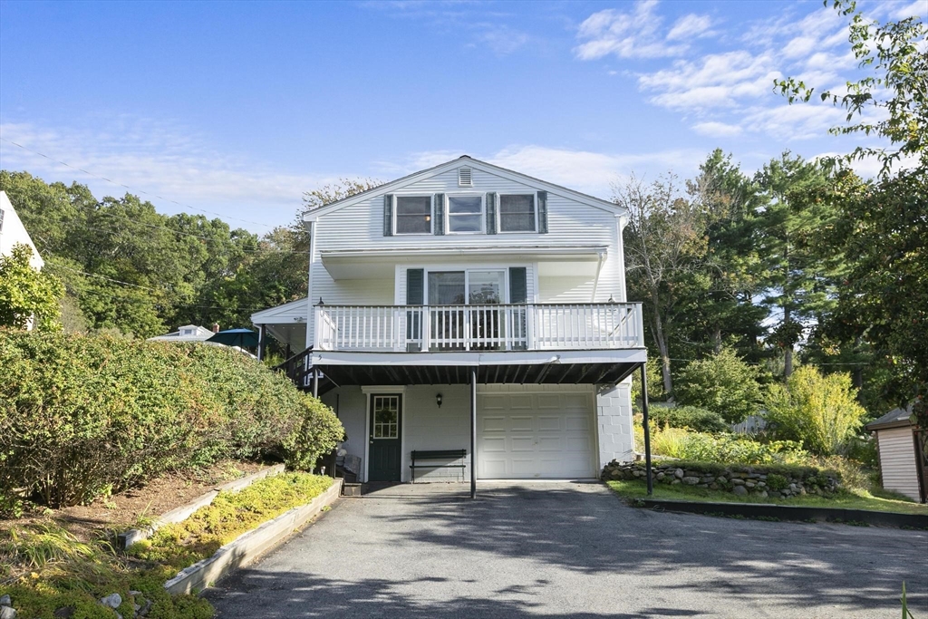 5 Hillside Ave, Merrimac, Massachusetts, 4 Bedrooms Bedrooms, 7 Rooms Rooms,1.5 BathroomsBathrooms,Residential,For Sale,Hillside Ave,73433220