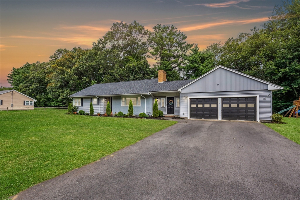 10 Walker Rd, Topsfield, Massachusetts, 4 Bedrooms Bedrooms, 9 Rooms Rooms,3 BathroomsBathrooms,Residential,For Sale,Walker Rd,73429038