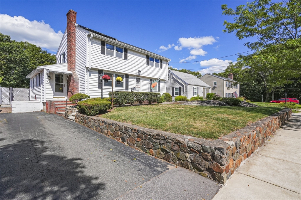 80 Woodcliff Rd, Quincy, Massachusetts, 6 Bedrooms Bedrooms, 9 Rooms Rooms,2 BathroomsBathrooms,Residential,For Sale,Woodcliff Rd,73428949