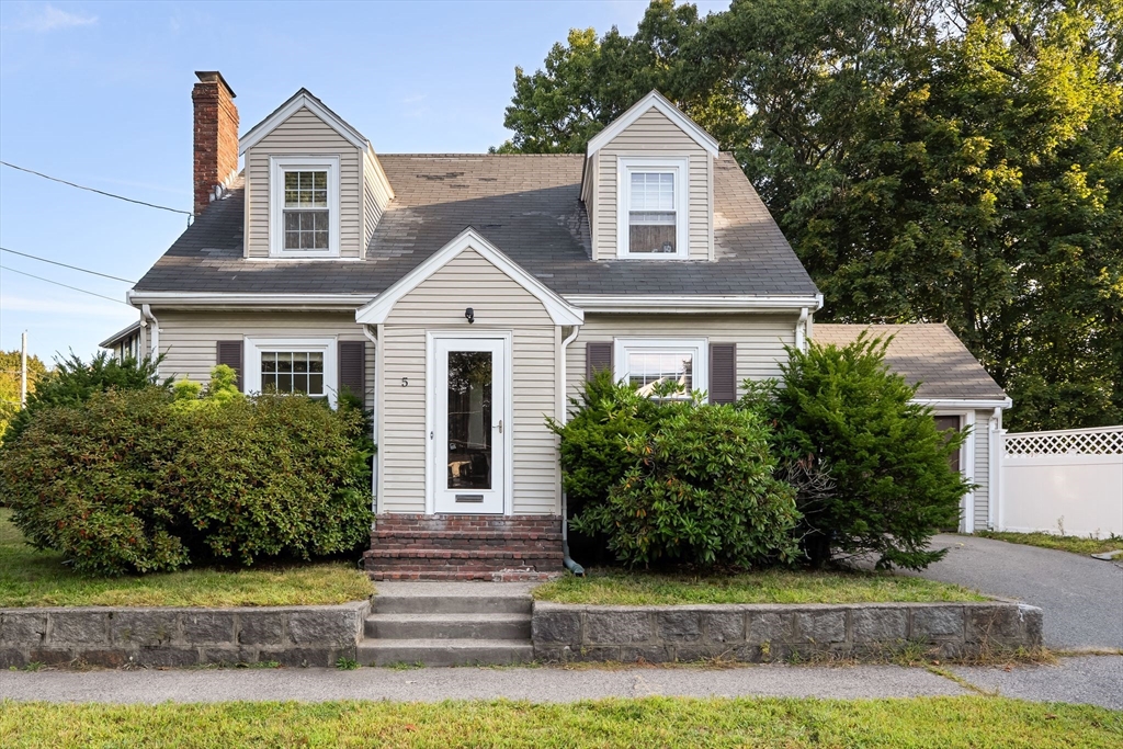 444 W Squantum St, Quincy, Massachusetts, 3 Bedrooms Bedrooms, 6 Rooms Rooms,1.5 BathroomsBathrooms,Residential,For Sale,W Squantum St,73431596