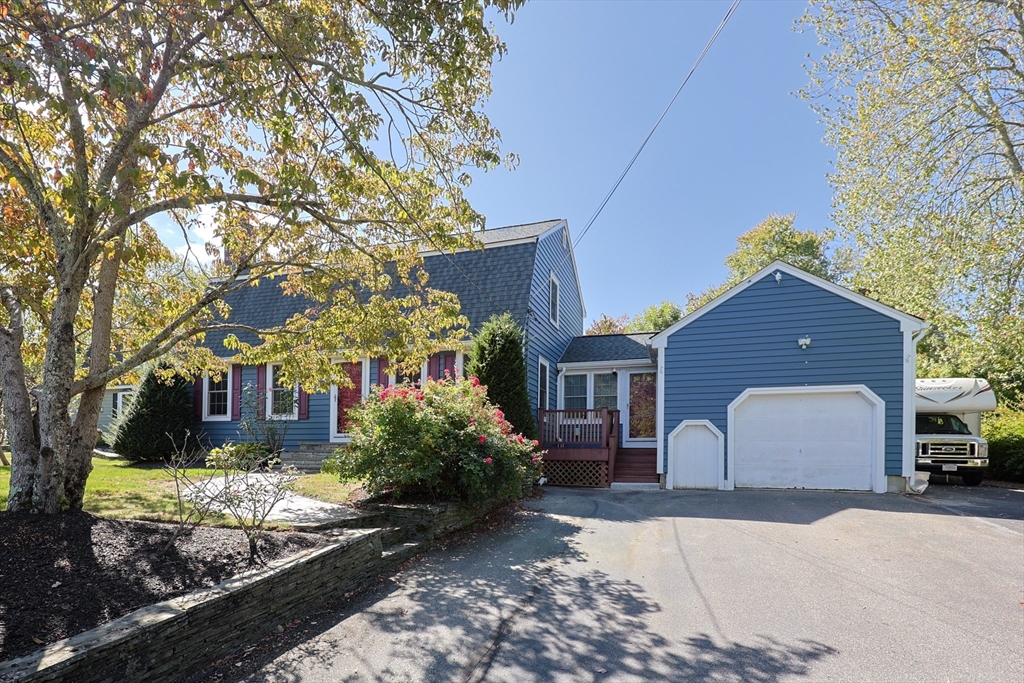 22 Whitewood Rd, Milford, Massachusetts, 3 Bedrooms Bedrooms, 7 Rooms Rooms,2 BathroomsBathrooms,Residential,For Sale,Whitewood Rd,73434664