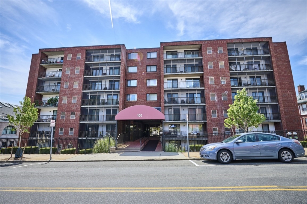 100 High St, Medford, Massachusetts, 2 Bedrooms Bedrooms, 5 Rooms Rooms,2 BathroomsBathrooms,Residential,For Sale,High St,73424274