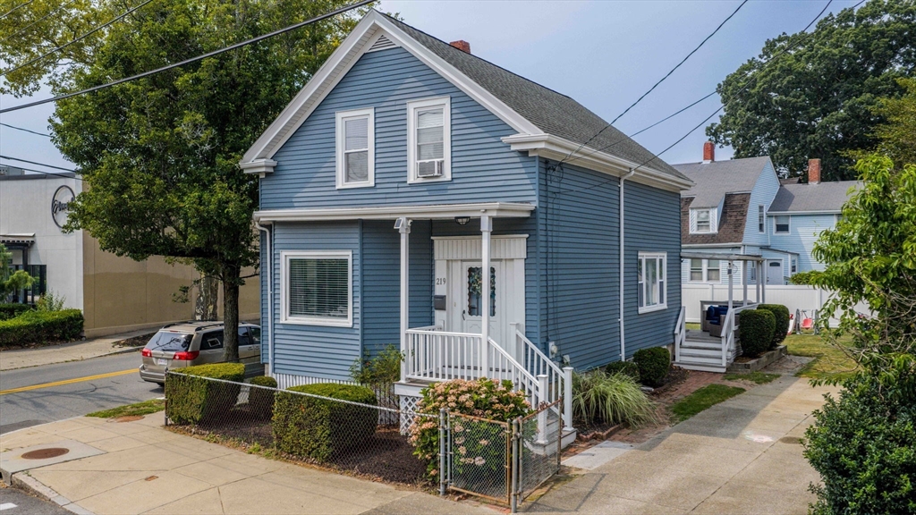 219 Hathaway St, New Bedford, Massachusetts, 3 Bedrooms Bedrooms, 7 Rooms Rooms,1.5 BathroomsBathrooms,Residential,For Sale,Hathaway St,73421817