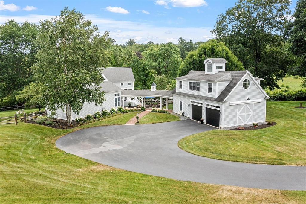 129 Russell Street, Carlisle, Massachusetts, 4 Bedrooms Bedrooms, 10 Rooms Rooms,4.5 BathroomsBathrooms,Residential,For Sale,Russell Street,73415061