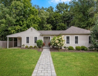 150 High St, Norwell, Massachusetts, 3 Bedrooms Bedrooms, 8 Rooms Rooms,2 BathroomsBathrooms,Residential,For Sale,High St,73424427