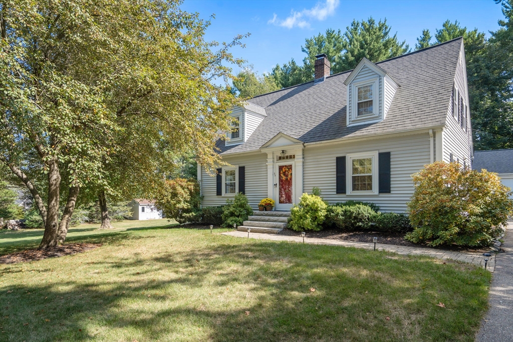 38 Park Ln, Walpole, Massachusetts, 3 Bedrooms Bedrooms, 7 Rooms Rooms,1.5 BathroomsBathrooms,Residential,For Sale,Park Ln,73434172