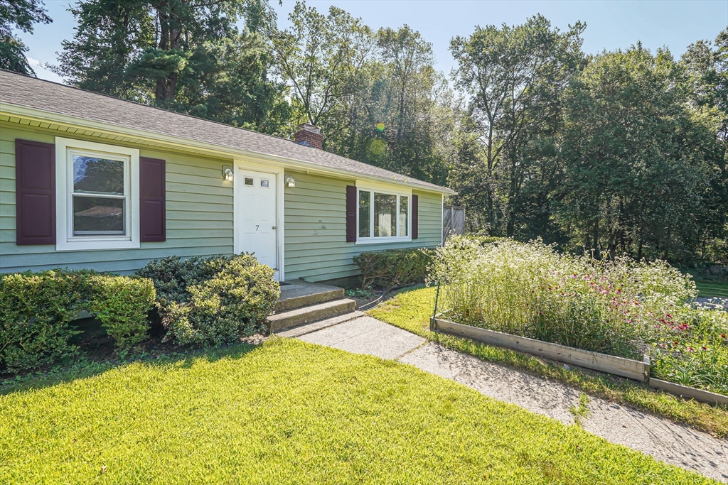 7 Mckinstry Dr, Oxford, Massachusetts, 3 Bedrooms Bedrooms, 6 Rooms Rooms,1 BathroomBathrooms,Residential,For Sale,Mckinstry Dr,73424585