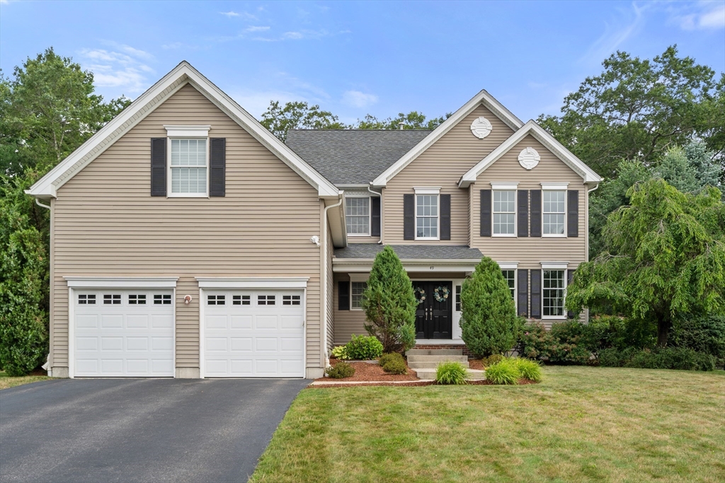 49 Hound Pack Circle, Walpole, Massachusetts, 4 Bedrooms Bedrooms, 10 Rooms Rooms,3 BathroomsBathrooms,Residential,For Sale,Hound Pack Circle,73404872