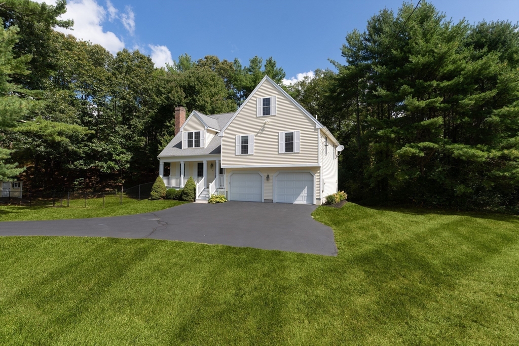 10 Old Millville Rd, Uxbridge, Massachusetts, 4 Bedrooms Bedrooms, 6 Rooms Rooms,2 BathroomsBathrooms,Residential,For Sale,Old Millville Rd,73429412