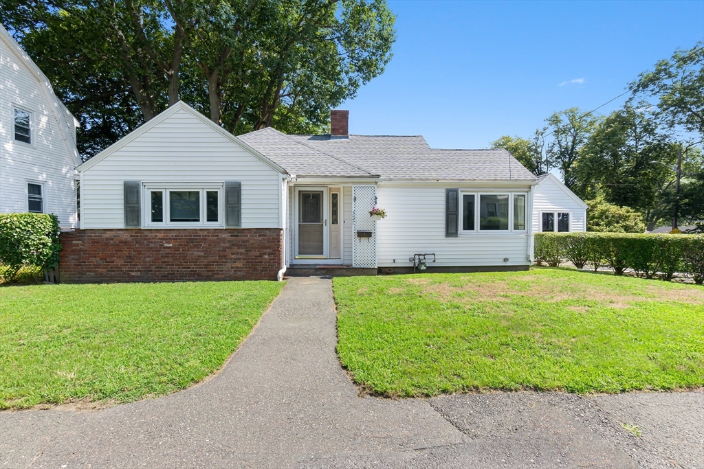 321 Lynnfield St, Lynn, Massachusetts, 3 Bedrooms Bedrooms, 6 Rooms Rooms,1 BathroomBathrooms,Residential,For Sale,Lynnfield St,73434923