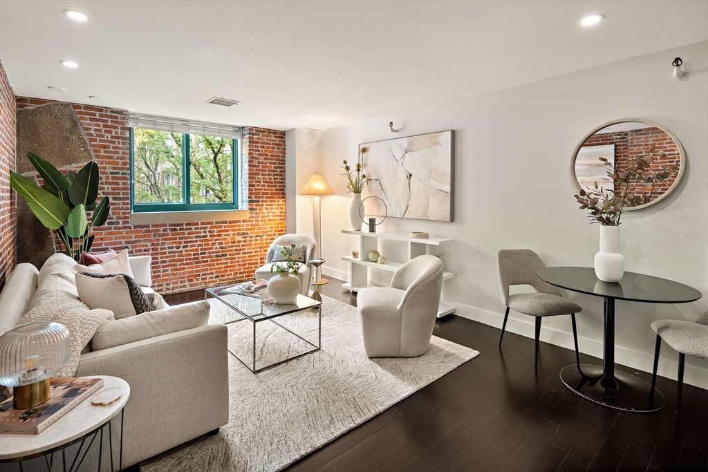 42 8th Street, Boston, Massachusetts, 1 Bedroom Bedrooms, 3 Rooms Rooms,1 BathroomBathrooms,Residential,For Sale,8th Street,73386520