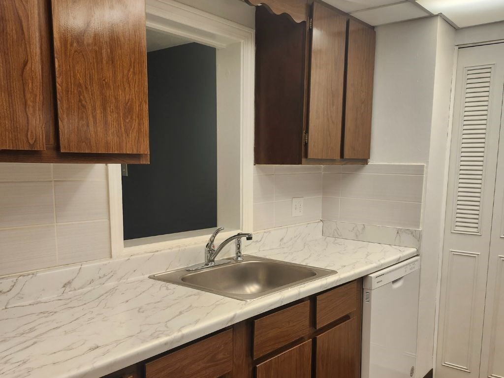 55 Greentree Ln, Weymouth, Massachusetts, 2 Bedrooms Bedrooms, 4 Rooms Rooms,1.5 BathroomsBathrooms,Residential,For Sale,Greentree Ln,73398330