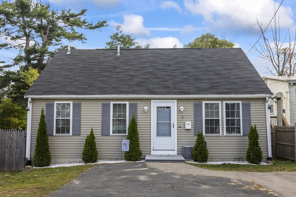 11 Sterling Rd, Brockton, Massachusetts, 3 Bedrooms Bedrooms, 5 Rooms Rooms,1.5 BathroomsBathrooms,Residential,For Sale,Sterling Rd,73431552
