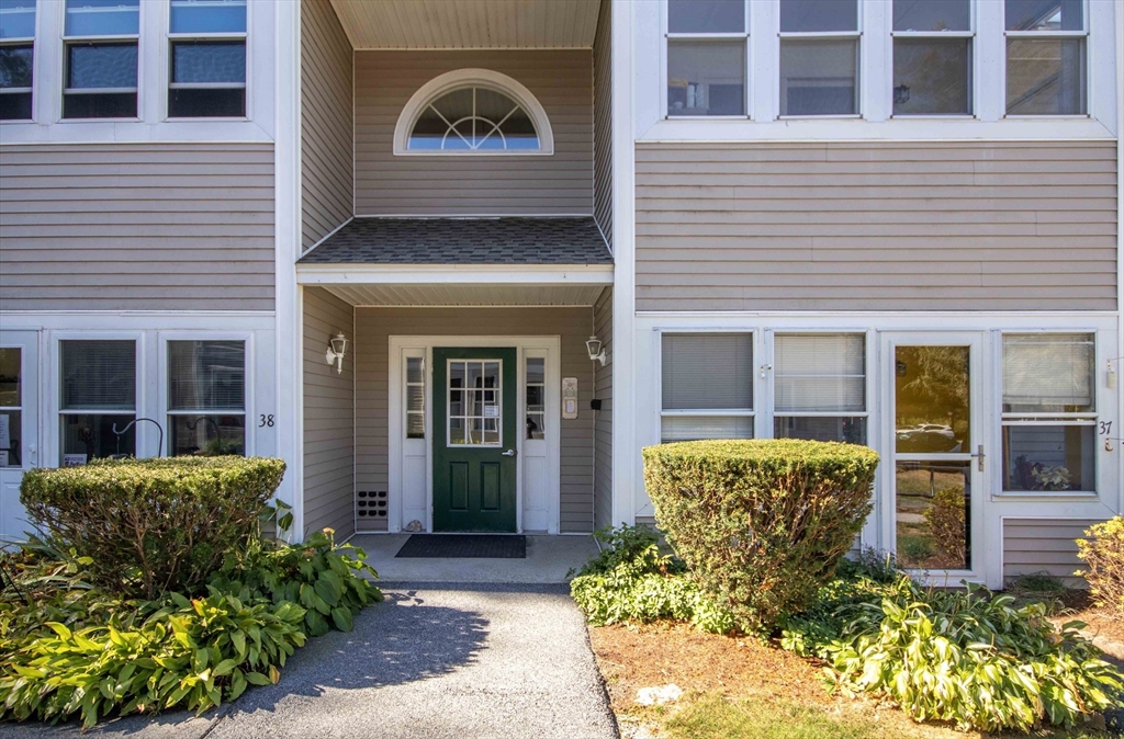 491 Mammoth Road, Londonderry, New Hampshire, 2 Bedrooms Bedrooms, 4 Rooms Rooms,2 BathroomsBathrooms,Residential Lease,For Rent,Mammoth Road,73433885