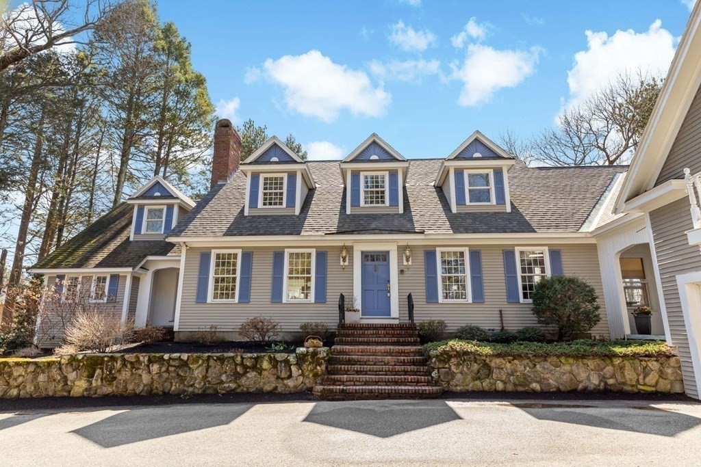 122 Lisa Ln, North Andover, Massachusetts, 4 Bedrooms Bedrooms, 11 Rooms Rooms,3 BathroomsBathrooms,Residential,For Sale,Lisa Ln,73435996