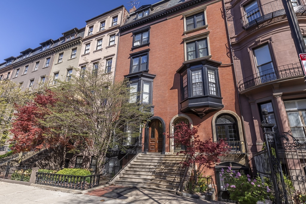 194 Beacon St, Boston, Massachusetts, 7 Bedrooms Bedrooms, 17 Rooms Rooms,7.5 BathroomsBathrooms,Residential Income,For Sale,Beacon St,73369878
