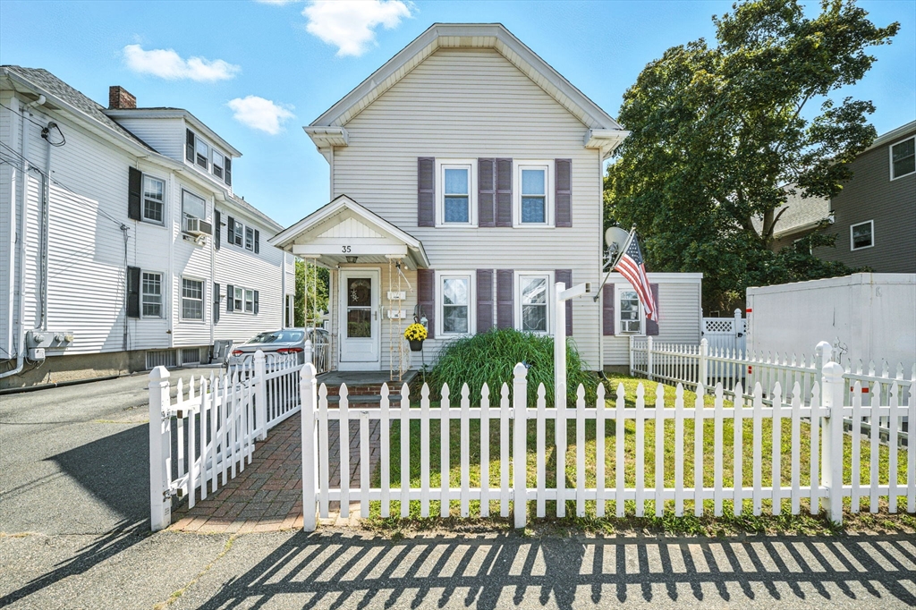 35 Sumner St, Quincy, Massachusetts, 6 Bedrooms Bedrooms, 11 Rooms Rooms,2 BathroomsBathrooms,Residential Income,For Sale,Sumner St,73422314