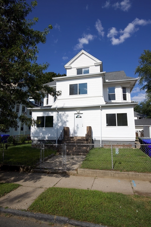 133 Massasoit St, Springfield, Massachusetts, 8 Bedrooms Bedrooms, 14 Rooms Rooms,4 BathroomsBathrooms,Residential Income,For Sale,Massasoit St,73433511
