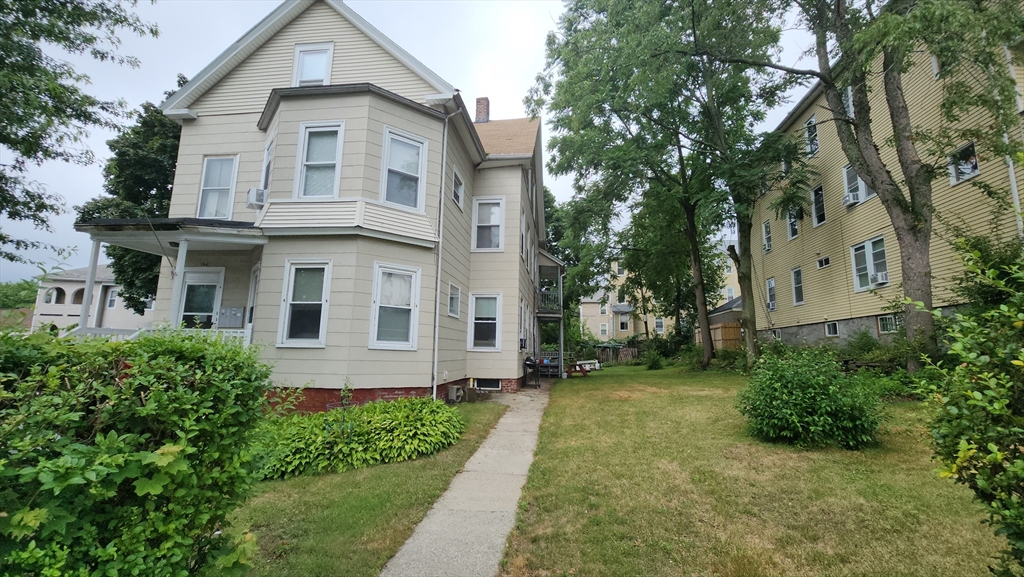 184 Vernon St, Worcester, Massachusetts, 6 Bedrooms Bedrooms, 15 Rooms Rooms,3 BathroomsBathrooms,Residential Income,For Sale,Vernon St,73409912
