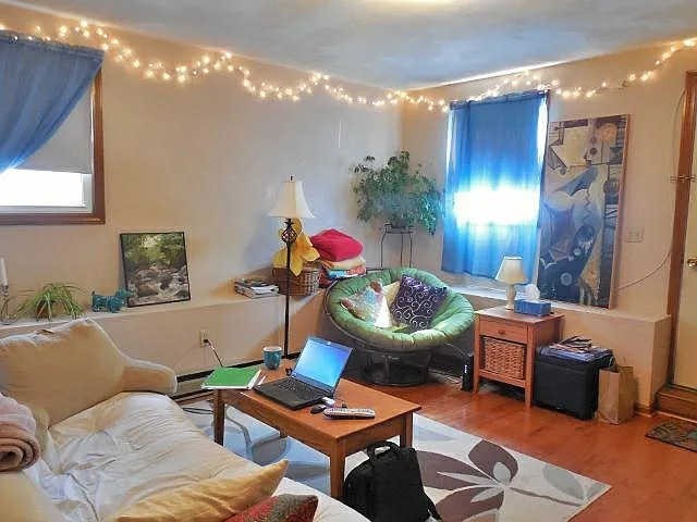 122 Central St, Somerville, Massachusetts, 3 Bedrooms Bedrooms, 4 Rooms Rooms,1 BathroomBathrooms,Residential Lease,For Rent,Central St,73450021