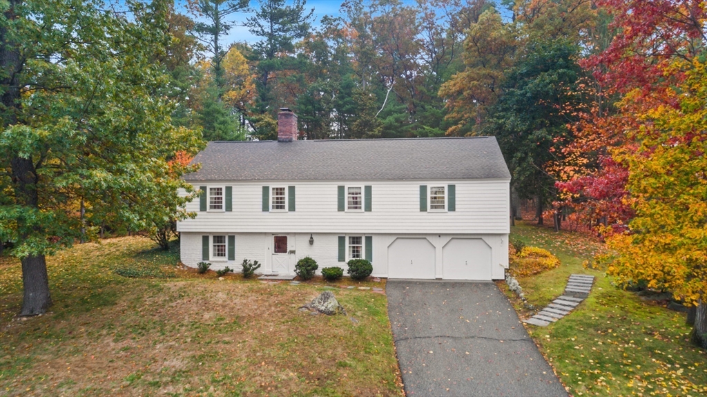 33 Wing Road, Lynnfield, Massachusetts, 4 Bedrooms Bedrooms, 8 Rooms Rooms,3 BathroomsBathrooms,Residential,For Sale,Wing Road,73450103