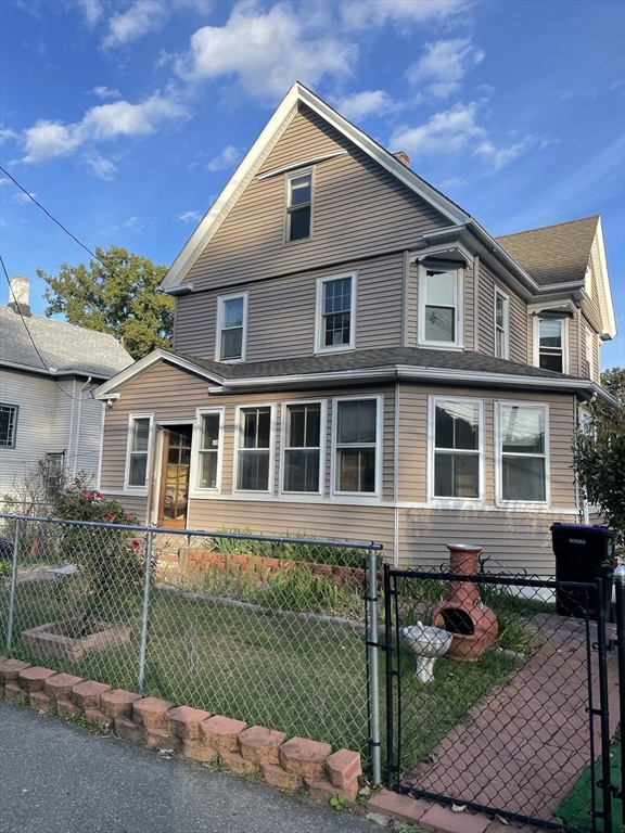 958 Main St, Holyoke, Massachusetts, 4 Bedrooms Bedrooms, 6 Rooms Rooms,2.5 BathroomsBathrooms,Residential,For Sale,Main St,73450106