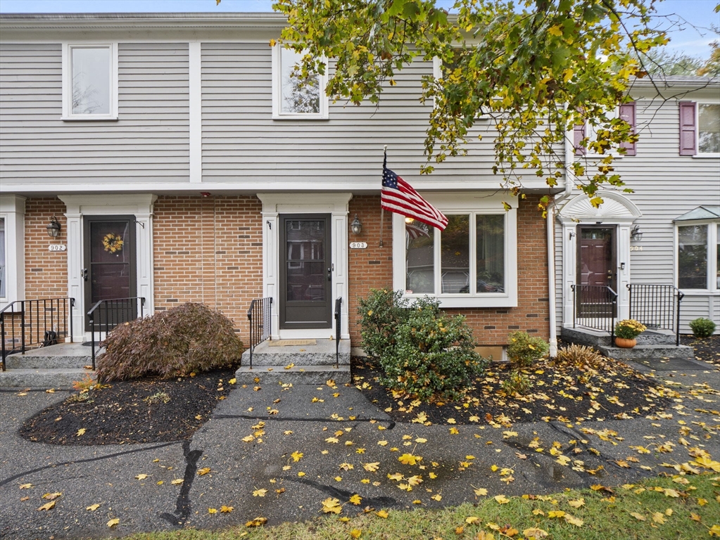 903 Foxwood Circle, Peabody, Massachusetts, 2 Bedrooms Bedrooms, 7 Rooms Rooms,2.5 BathroomsBathrooms,Residential,For Sale,Foxwood Circle,73449995