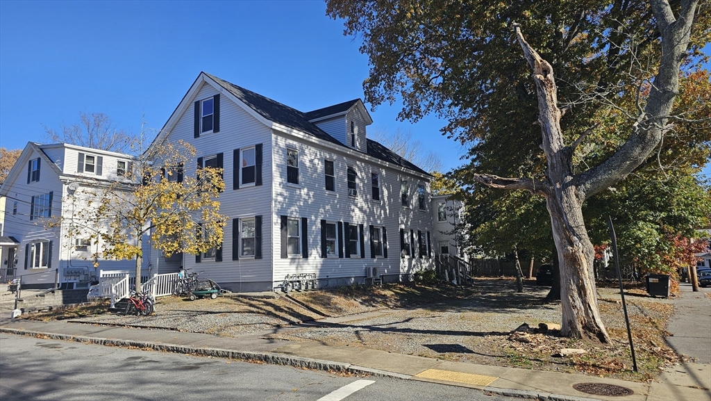 39 Union Street, Taunton, Massachusetts, 3 Bedrooms Bedrooms, 5 Rooms Rooms,1 BathroomBathrooms,Residential Lease,For Rent,Union Street,73450141