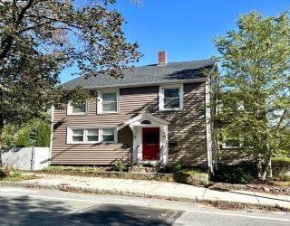 94 Hale St, Beverly, Massachusetts, 2 Bedrooms Bedrooms, 5 Rooms Rooms,1 BathroomBathrooms,Residential Lease,For Rent,Hale St,73436414