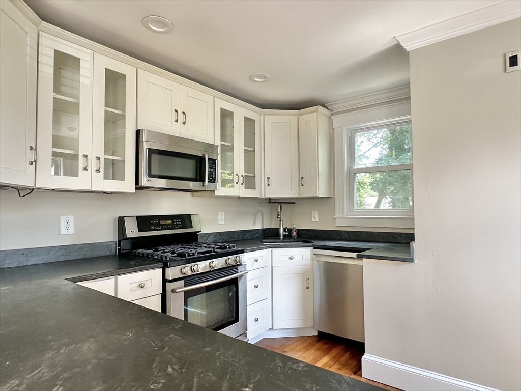 8A Mellon Rd, Wellesley, Massachusetts, 3 Bedrooms Bedrooms, 10 Rooms Rooms,2 BathroomsBathrooms,Residential Lease,For Rent,Mellon Rd,73415288