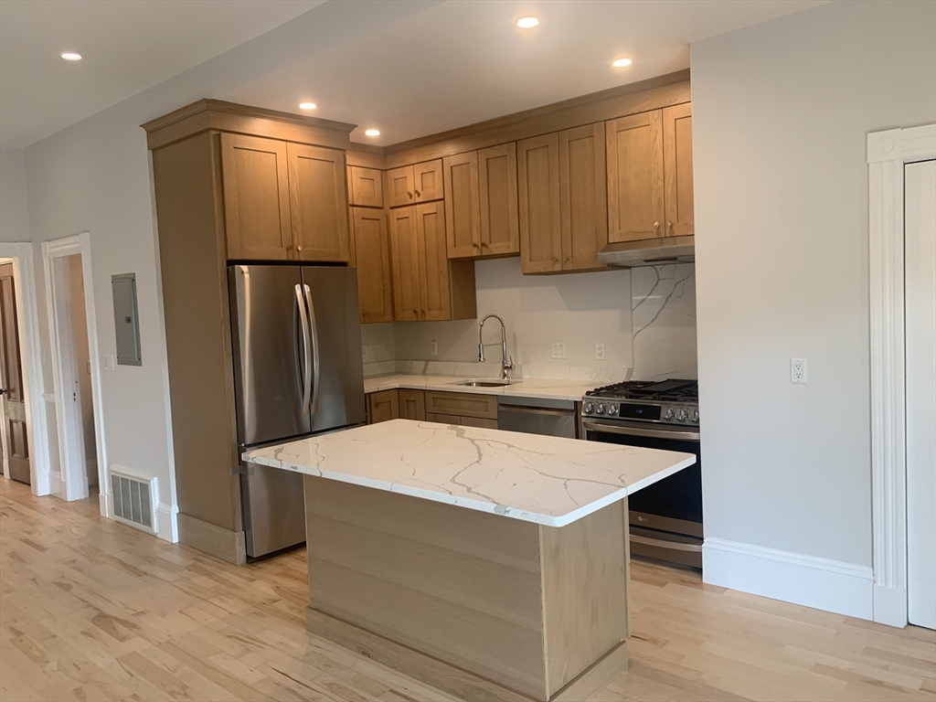 873 E 4th St, Boston, Massachusetts, 2 Bedrooms Bedrooms, 4 Rooms Rooms,2 BathroomsBathrooms,Residential Lease,For Rent,E 4th St,73413555