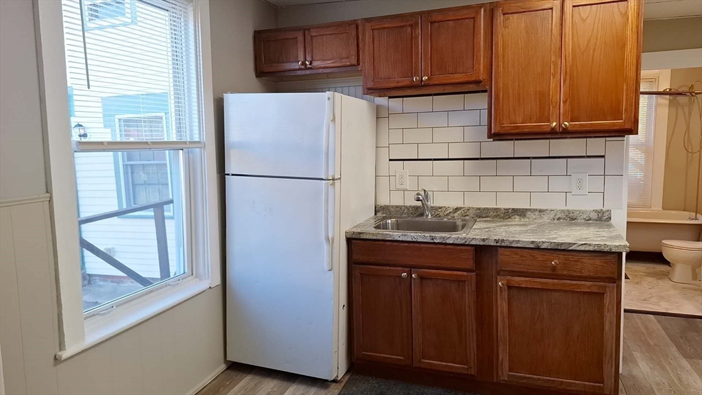 68 Centre Ave, Abington, Massachusetts, 3 Bedrooms Bedrooms, 6 Rooms Rooms,1 BathroomBathrooms,Residential Lease,For Rent,Centre Ave,73450267