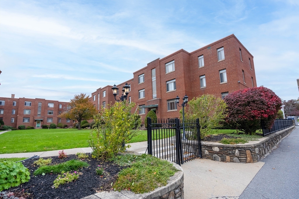 20 Ashland Street, Worcester, Massachusetts, 2 Bedrooms Bedrooms, 5 Rooms Rooms,1 BathroomBathrooms,Residential Lease,For Rent,Ashland Street,73450285