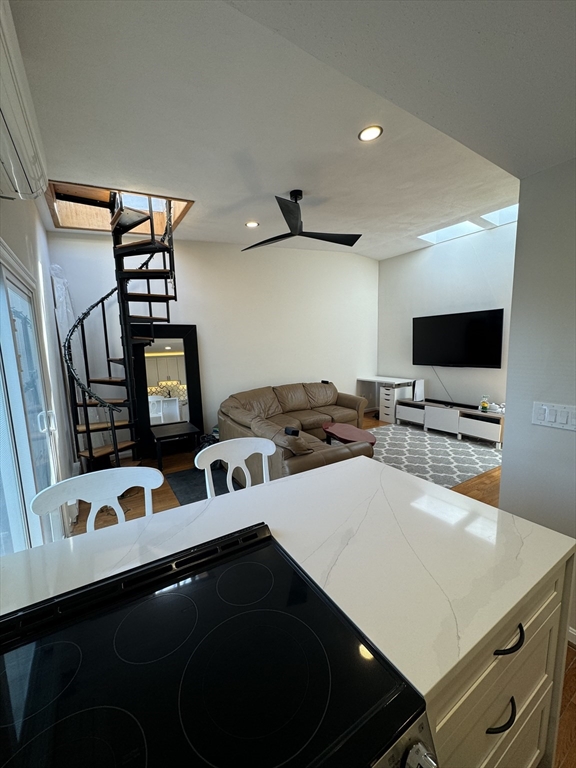 608 Dorchester Ave, Boston, Massachusetts, 2 Bedrooms Bedrooms, 3 Rooms Rooms,1 BathroomBathrooms,Residential Lease,For Rent,Dorchester Ave,73450425