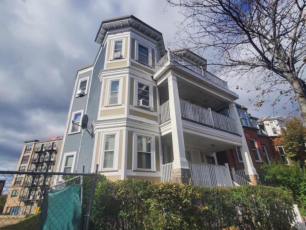 247 Boston Street, Boston, Massachusetts, 3 Bedrooms Bedrooms, 6 Rooms Rooms,1 BathroomBathrooms,Residential Lease,For Rent,Boston Street,73450430