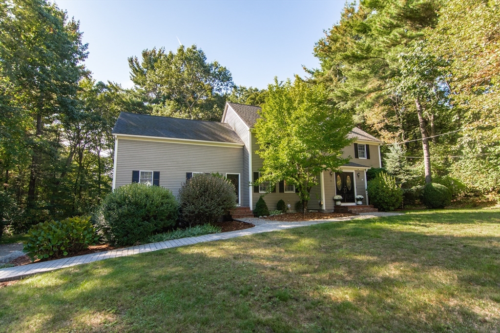 32 Homeward Ln, Walpole, Massachusetts, 5 Bedrooms Bedrooms, 10 Rooms Rooms,3.5 BathroomsBathrooms,Residential,For Sale,Homeward Ln,73434183
