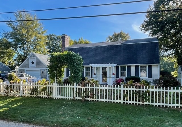 114 Stoney Cliff Rd, Barnstable, Massachusetts, 3 Bedrooms Bedrooms, 8 Rooms Rooms,2.5 BathroomsBathrooms,Residential,For Sale,Stoney Cliff Rd,73439740