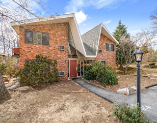 11 Ridge Rd, Lincoln, Massachusetts, 2 Bedrooms Bedrooms, 4 Rooms Rooms,1 BathroomBathrooms,Residential Lease,For Rent,Ridge Rd,73438746