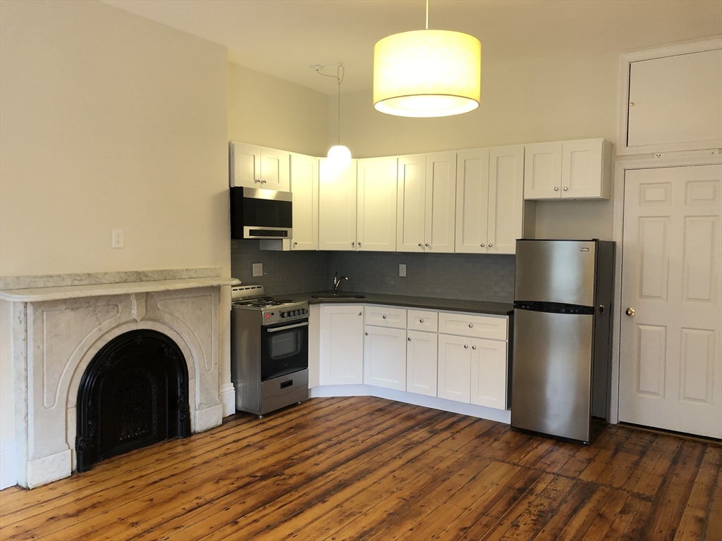 614 Massachusetts Ave, Boston, Massachusetts, 2 Rooms Rooms,1 BathroomBathrooms,Residential Lease,For Rent,Massachusetts Ave,73434305