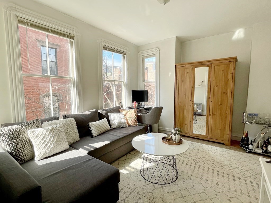 24 Anderson Street, Boston, Massachusetts, 2 Bedrooms Bedrooms, 4 Rooms Rooms,1 BathroomBathrooms,Residential Lease,For Rent,Anderson Street,73400086