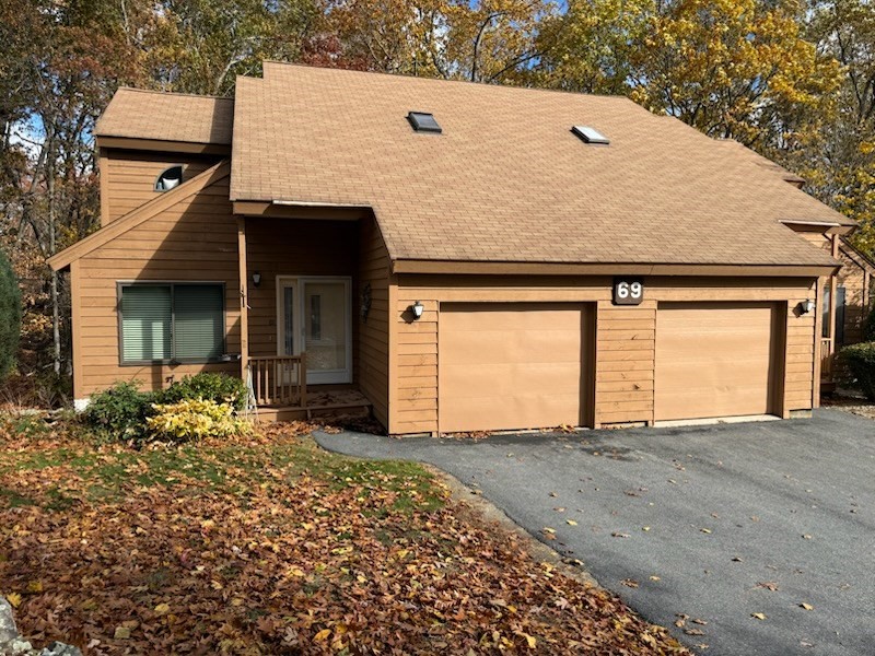 81 Clement Ct, Haverhill, Massachusetts, 2 Bedrooms Bedrooms, 7 Rooms Rooms,2.5 BathroomsBathrooms,Residential,For Sale,Clement Ct,73450512