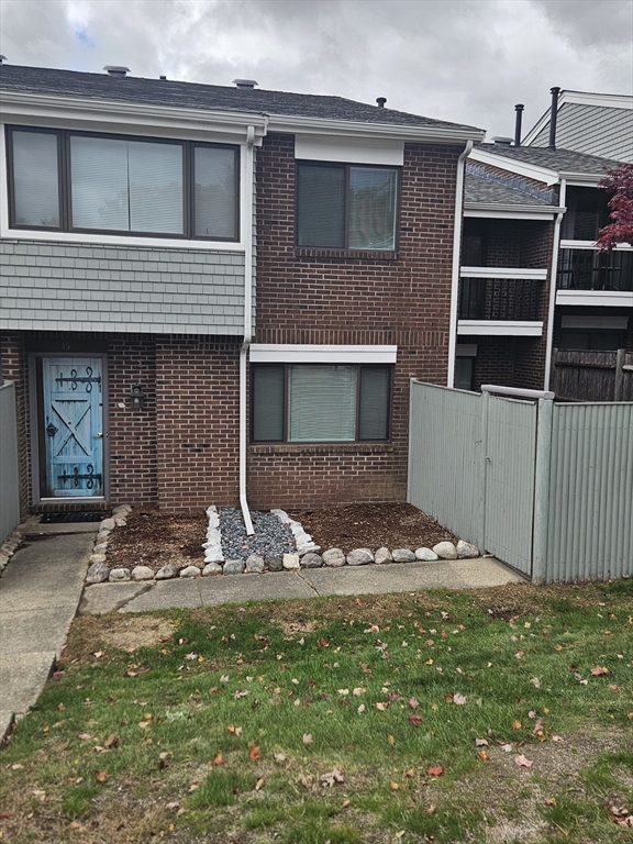 19 Meadowood Drive, Stoughton, Massachusetts, 2 Bedrooms Bedrooms, 6 Rooms Rooms,1.5 BathroomsBathrooms,Residential Lease,For Rent,Meadowood Drive,73450539