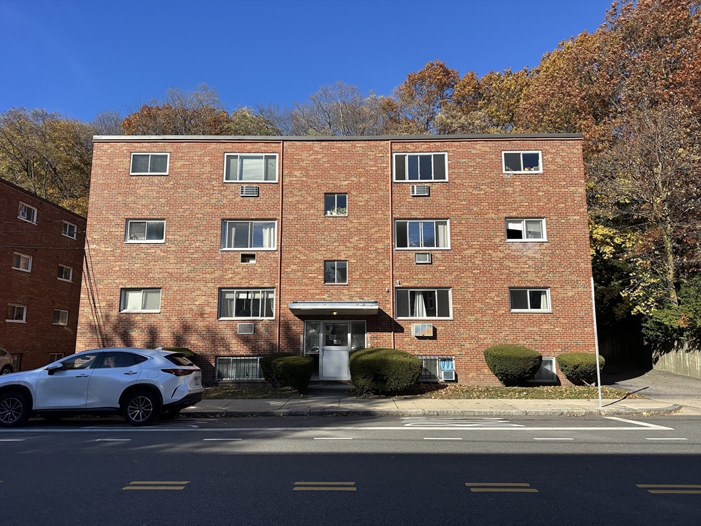 357 Faneuil St, Boston, Massachusetts, 2 Bedrooms Bedrooms, 4 Rooms Rooms,1 BathroomBathrooms,Residential Lease,For Rent,Faneuil St,73450562