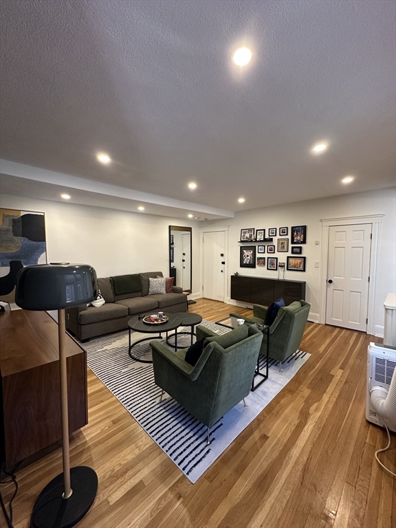 124 Sutherland Rd, Boston, Massachusetts, 1 Bedroom Bedrooms, 3 Rooms Rooms,1 BathroomBathrooms,Residential Lease,For Rent,Sutherland Rd,73435627